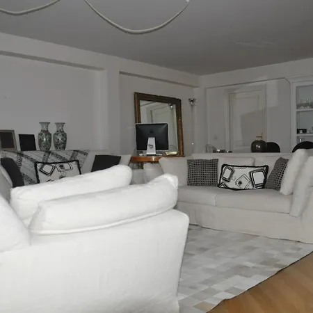 Au Champs Elysees Apartment Paris