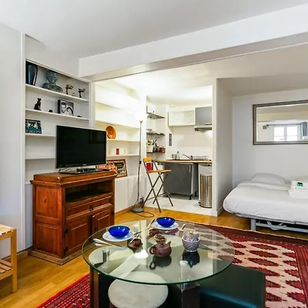 Nice And Calm Studio Nearby Alesia At The Heart Of - Welkeys Apartment Paris