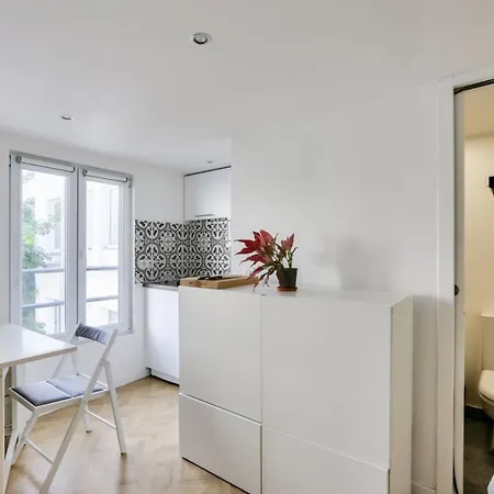 Super Studio In The 11th District Apartment *