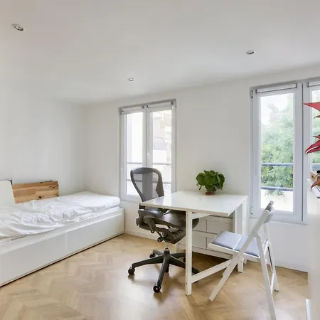 Super Studio In The 11th District Apartment Paris