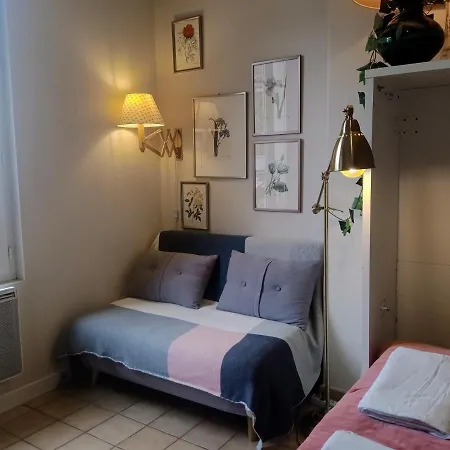 Apartment Authentic House Small, Bright And Calm Paris