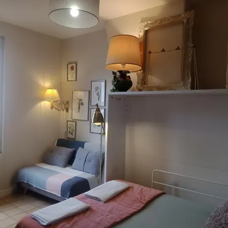 Apartment Authentic House Small, Bright And Calm Paris