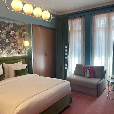 33 Marbeuf Aparthotel