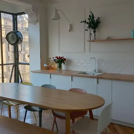 Superbe Haussmanien. 3 Chambres. Apartment *