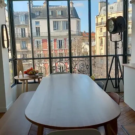 Superbe Haussmanien. 3 Chambres. Apartment