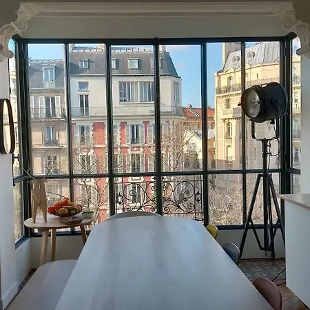 Apartment Superbe Haussmanien. 3 Chambres. *
