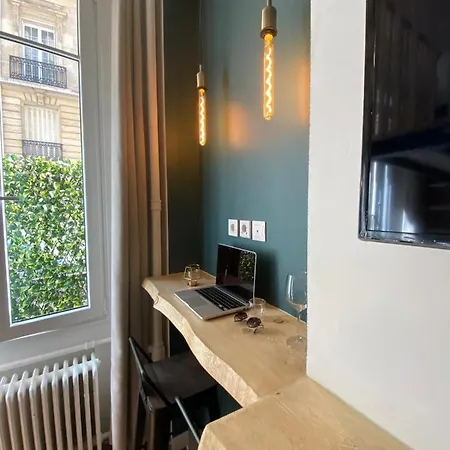 Beautiful Mini Loft Near Saint-lazare *