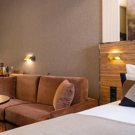 Le Rocroy 4* Paris