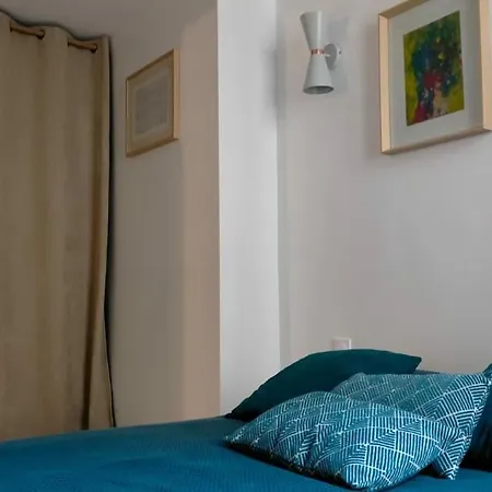 Apartment Superbe Haussmanien. 3 Chambres. *