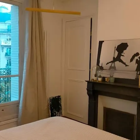 Apartment Superbe Haussmanien. 3 Chambres.