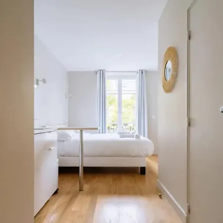 Relaxing In The Heart Of * Paris