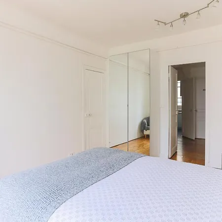 Eiffel Tower Cozy Place Apartment