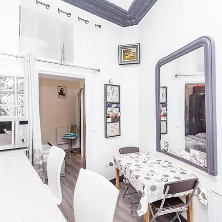Charming T2 With Comfort In Paris