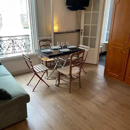 Cosy & Charming Studio, Typically Parisian Apartment