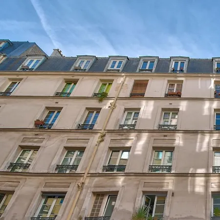 Cute Near Montmartre * Paris