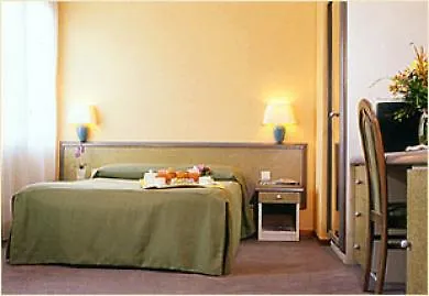 Saint-charles מלון 3*