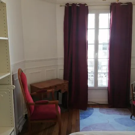 Homestay Paris, Typique Spacieux Et Confortable