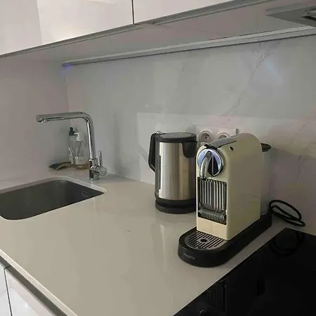 Appartement : Studio Avenue Montaigne, Champs-elysees Paris