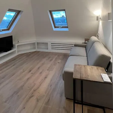 : Studio Avenue Montaigne, Champs-elysees Appartement *