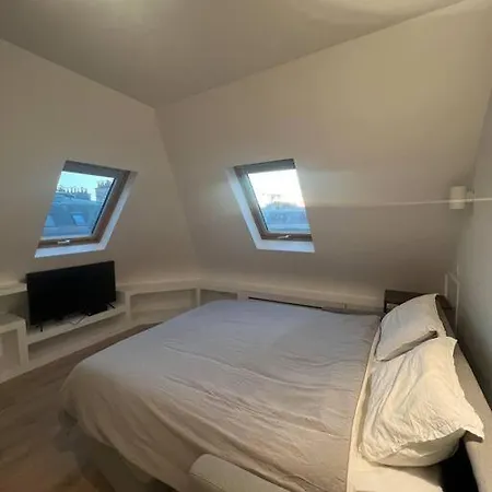: Studio Avenue Montaigne, Champs-elysees Appartement *