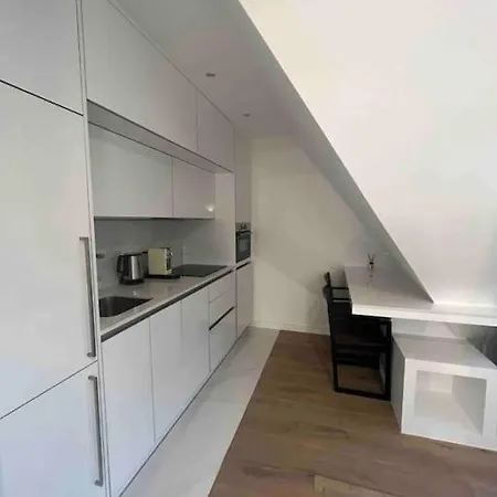 Appartement : Studio Avenue Montaigne, Champs-elysees *