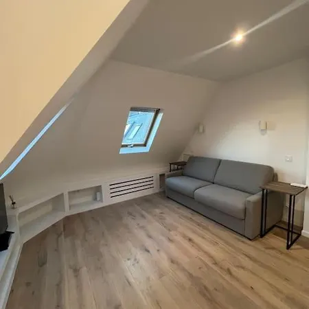 Appartement : Studio Avenue Montaigne, Champs-elysees