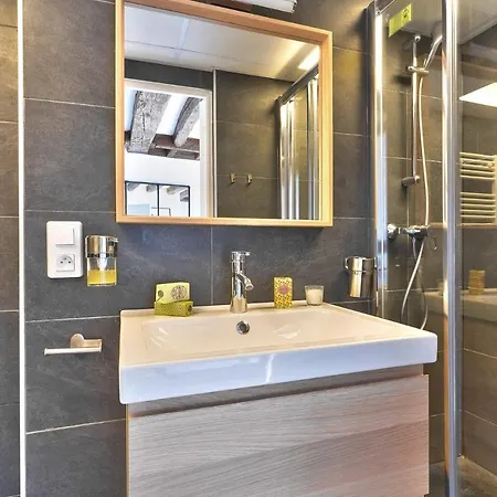 Cosy And New In The Heart Of *