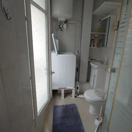 Airbnb Apartment *