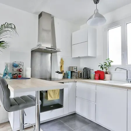 Apartment Bright For 4 People