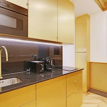 Pick A Flat's In Champs Elysees - Rue Du Colisee * باريس