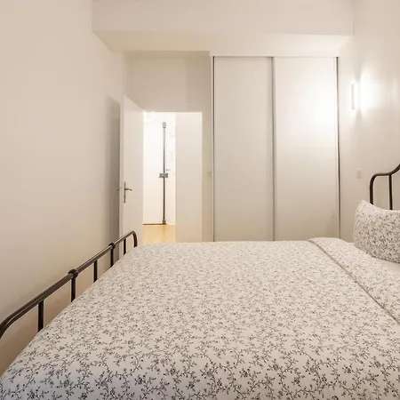 La A Chatelet Apartment *