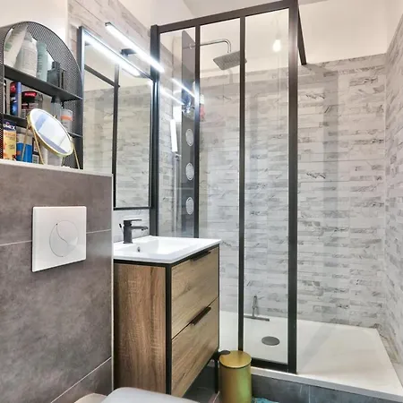 Bright For 4 People Apartment *