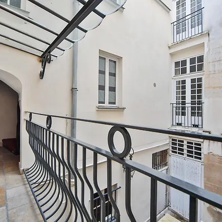 Studio 2pers#saint Germain#musee Du Louvre * Paris