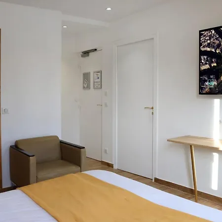Les Rebelles Hotel Parigi