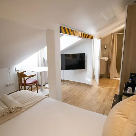 Hotel Les Rebelles