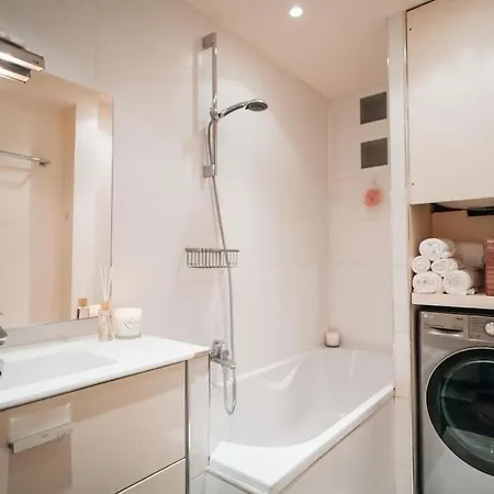 Entierement Renovee A Montparnasse Paris