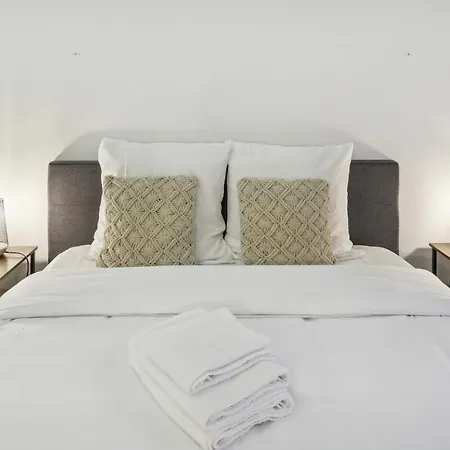 Superbe 2 Pieces Au Coeur Du Xvieme Bed and breakfast *