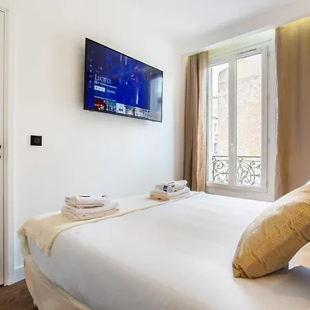 Chic And Cozy In The Heart Of Apartment Paris