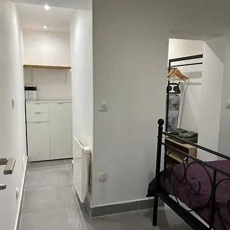 3 Pieces Au Calme Avec 1 Acces Independant Apartment Paris