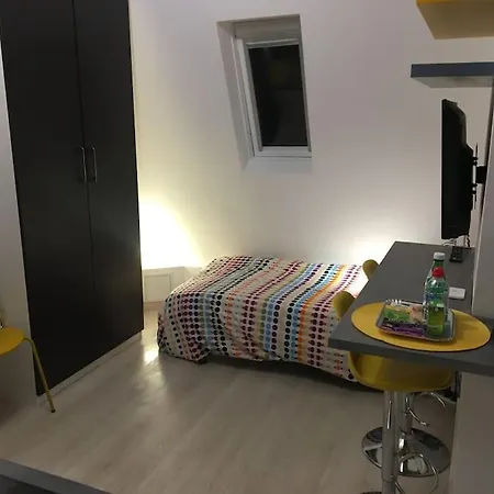 Studio Quartier Champs-elysees Apartment *