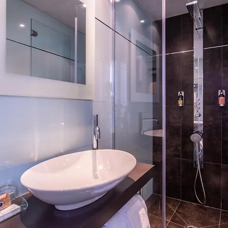 Courcelles Etoile 3* Paris