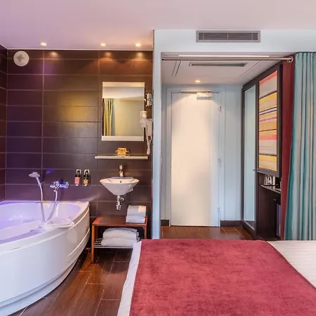 Hotel Courcelles Etoile 3*