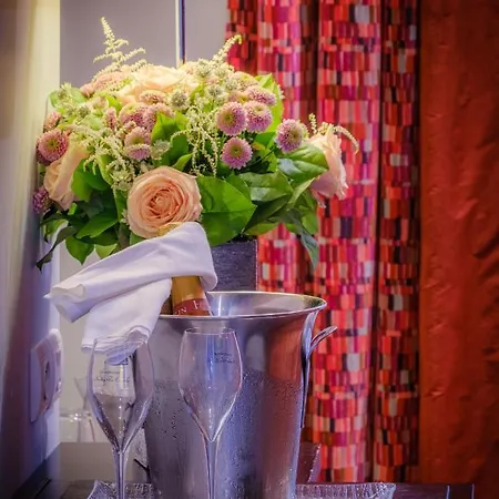 Courcelles Etoile Hotel Paris
