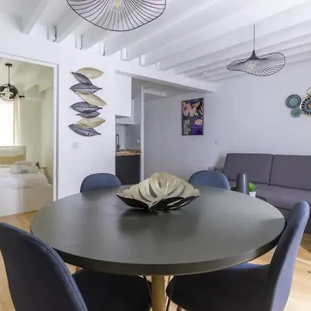 Apartment Grands Boulevards 41 Paris