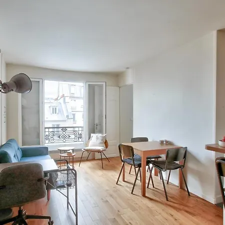 Charming 2 In The Heart Of Bastille