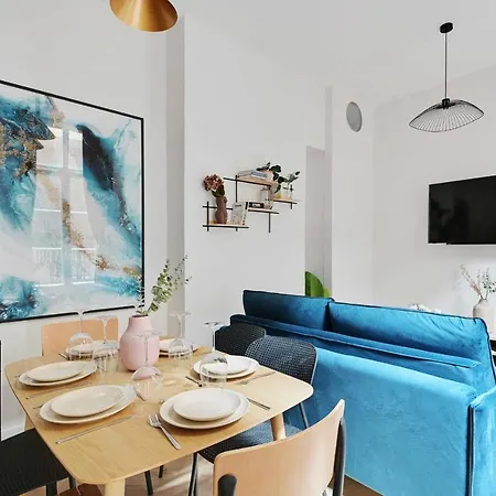 Apartment Beautiful Place-6p- Republique Paris