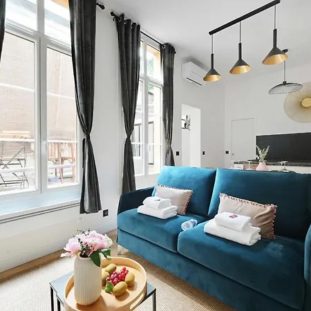 Apartment Beautiful Place-6p- Republique *