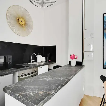 Apartment Beautiful Place-6p- Republique