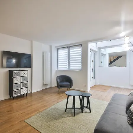 Apartamento 2.luxueux Duplex 6/8pers/full Equipped/republique *