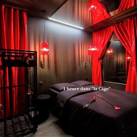 Avec Nuit Insolite Au Dandy Et Jacuzzi Privatise (adults Only) Love hotel